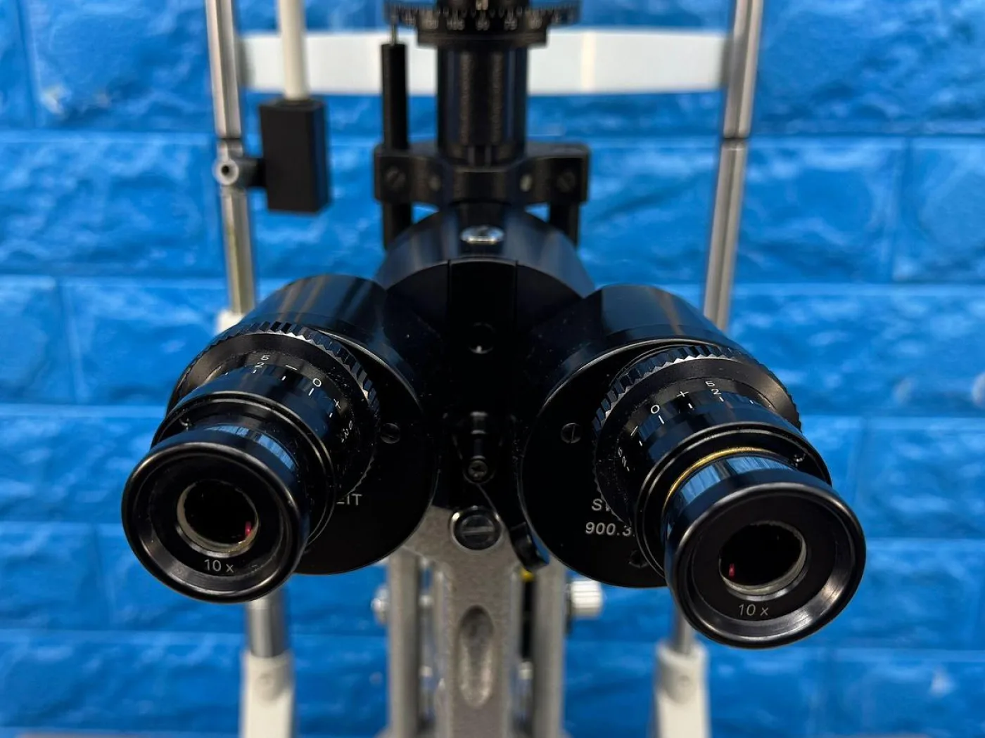 Haag Streits Slit Lamp BM 900 REF: 7200013 YOM: 2010 - 3