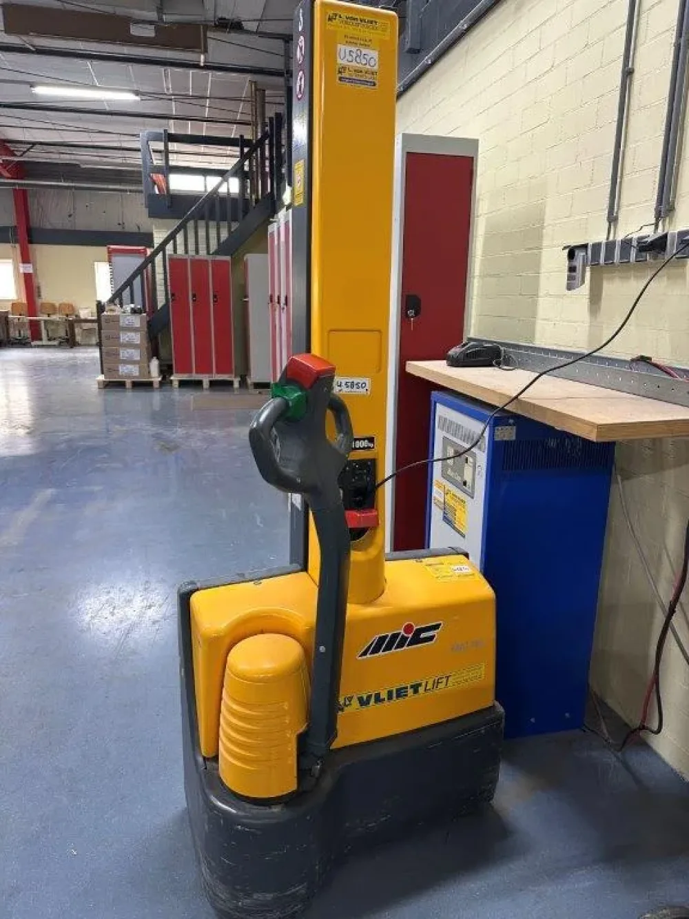 Jungheinrich EMC 110 electric pallet lift