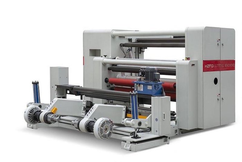 Roll slitting and rewinding machine