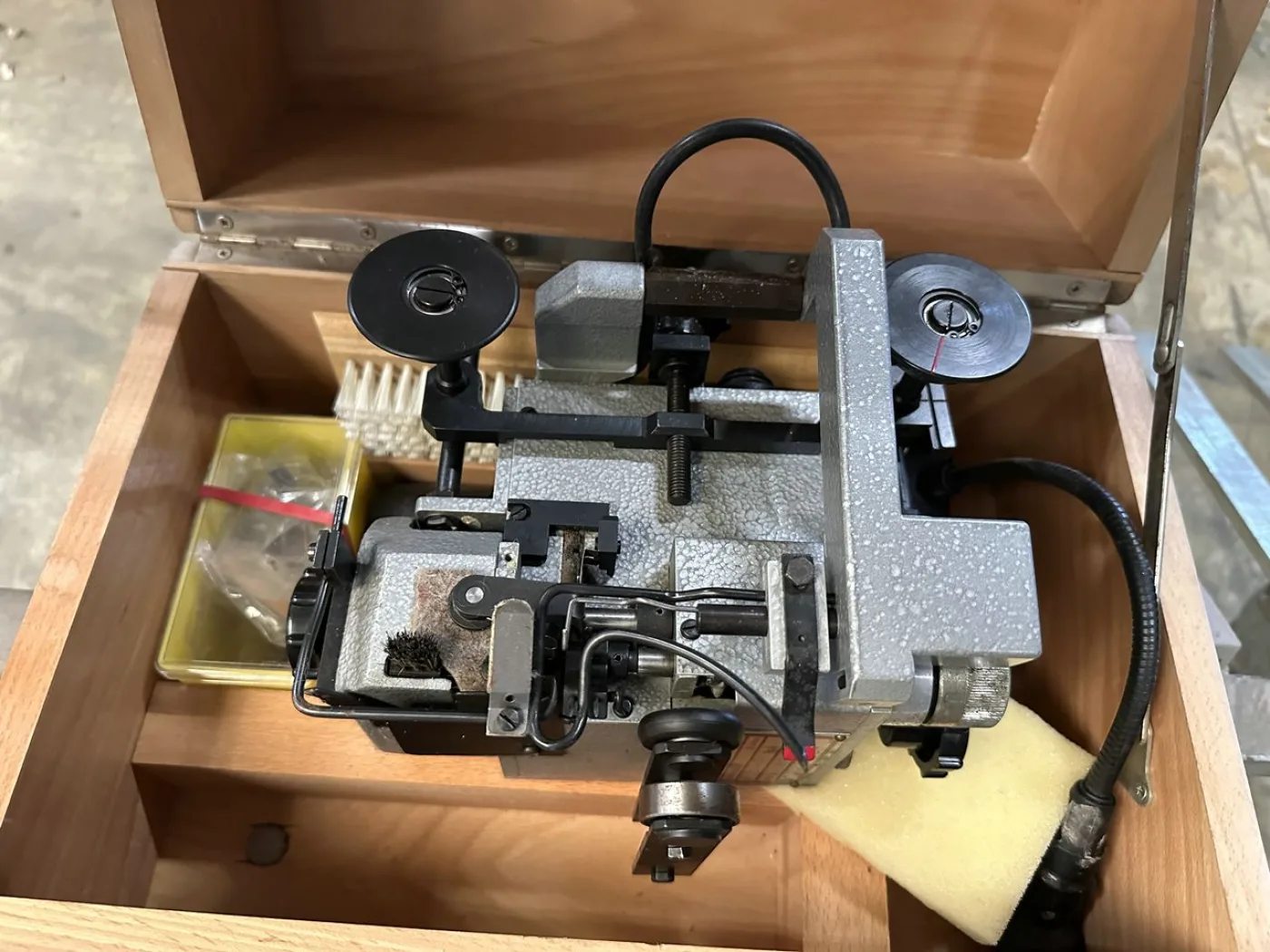 Fischer-Poege - reed drawing-in machine, type WBE - 4